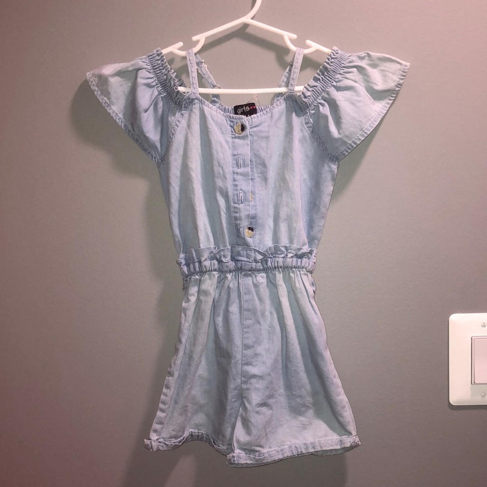BRAND NEW GIRLS DENIM ROMPER SIZE 4! NWT! SMOKE FREE HOME!